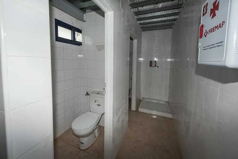 Badezimmer von Fabrikhallen zum Verkauf in Moraña mit Heizung