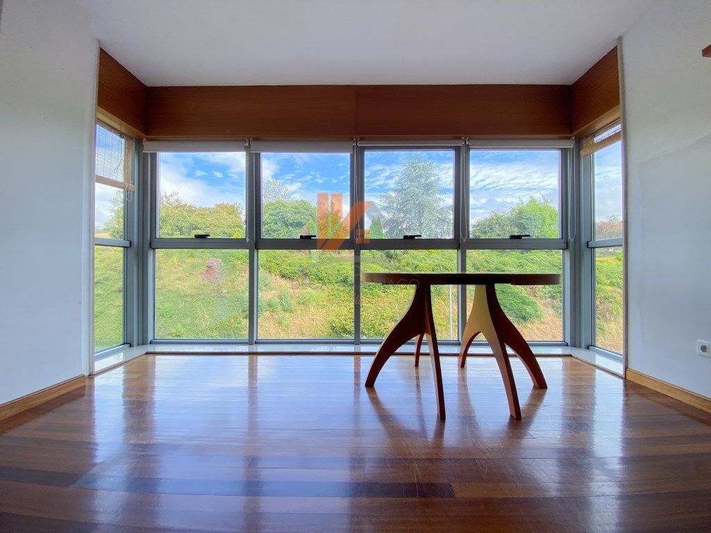Exterior view of Flat for sale in Santiago de Compostela   with Oven