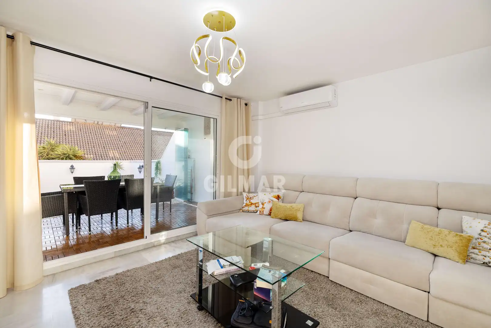 Living room of Detached homes for sale in Benalmádena  with Heating, Private garden and Swimming Pool