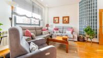 Sala d'estar de Dúplex en venda en  Madrid Capital amb Terrassa