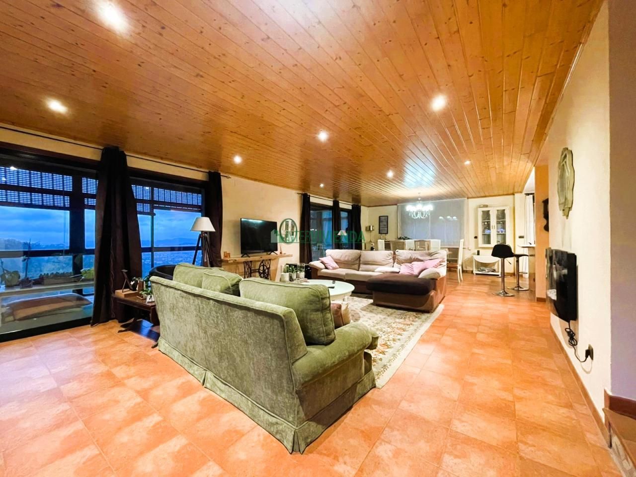 Sala d'estar de Casa o xalet en venda en Vigo  amb Calefacció, Jardí privat i Traster