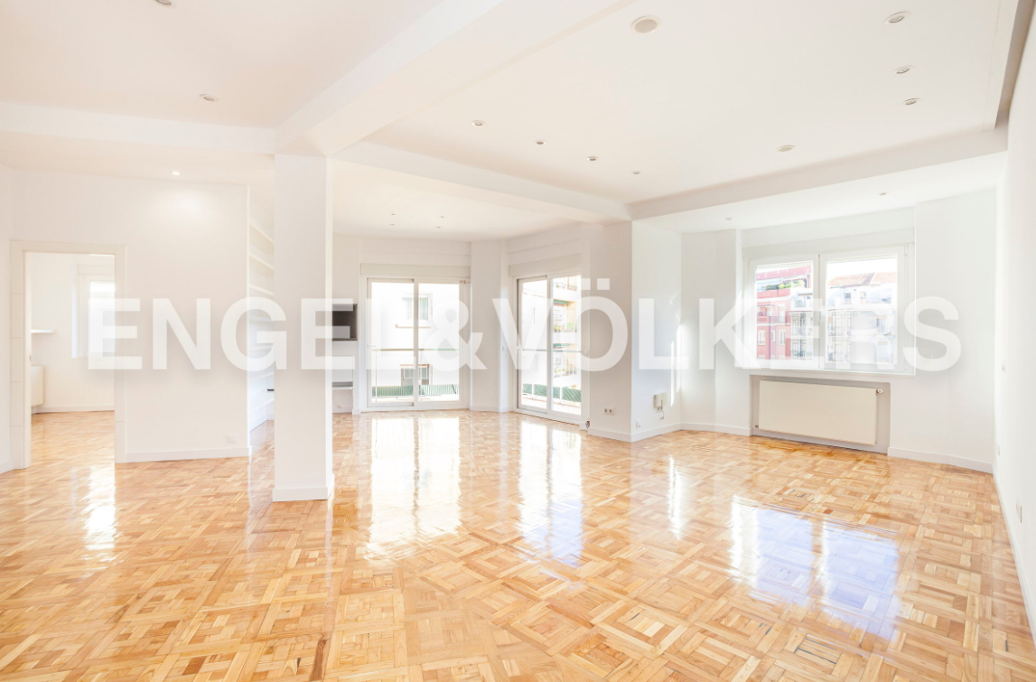 Living room of Apartment to rent in  Madrid Capital  with Air Conditioner, Heating and Private garden