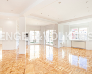 Living room of Apartment to rent in  Madrid Capital  with Air Conditioner, Heating and Private garden