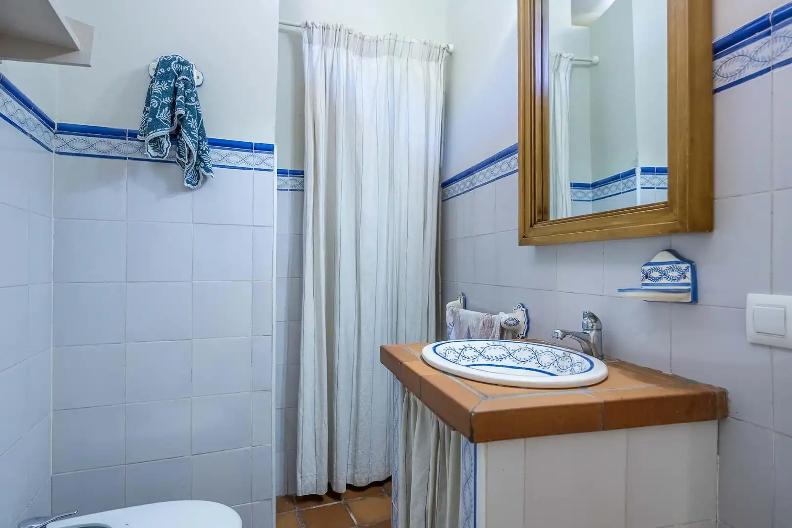 Badezimmer von Haus oder Chalet zum Verkauf in Tomares mit Klimaanlage, Heizung und Privatgarten
