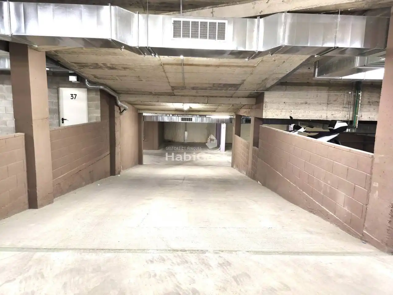 Parking of Garage for rent in Girona