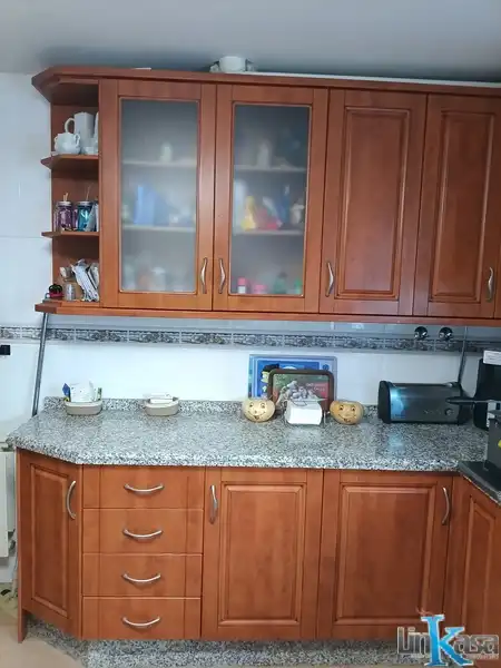 Cuina de Casa adosada en venda en Linares amb Calefacció, Traster i Piscina