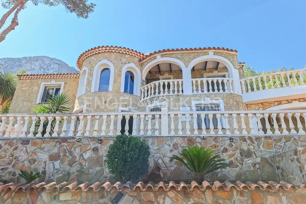 Vista exterior de Casa o xalet en venda en Dénia amb Aire condicionat, Calefacció i Jardí privat