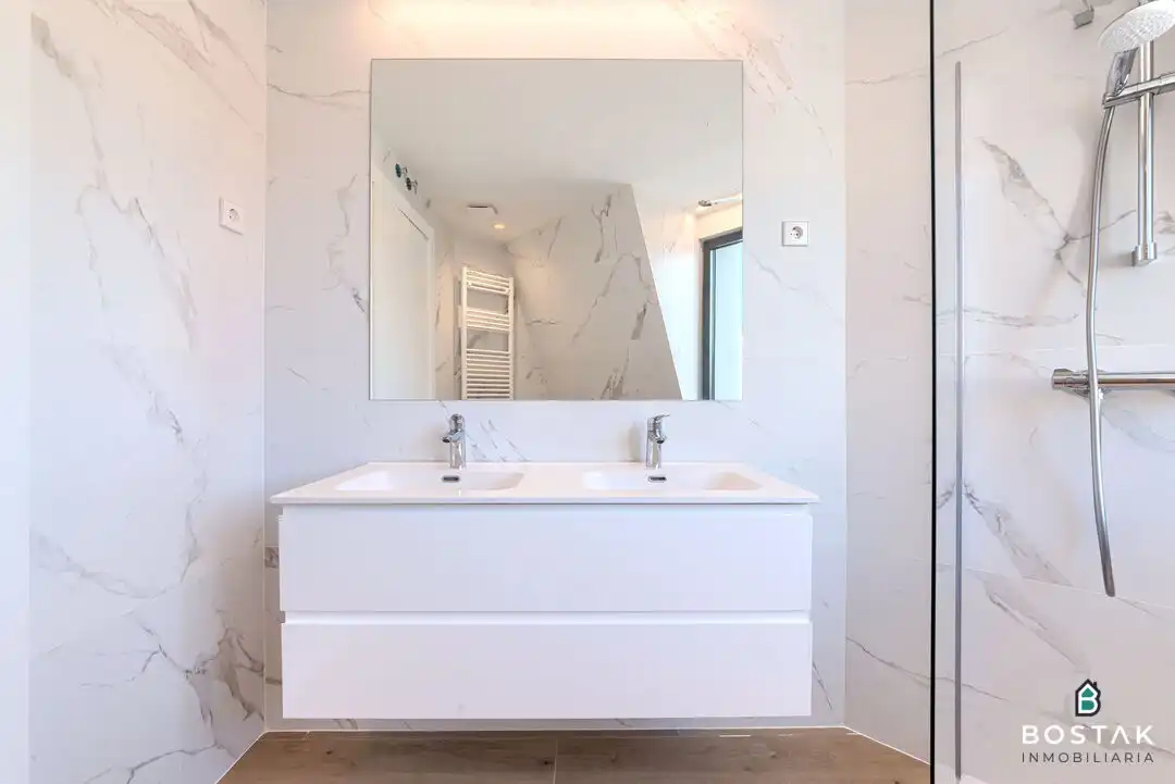 Baño de Piso de alquiler en Bilbao  con Calefacción y Terraza