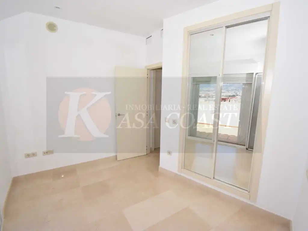 Bedroom of Attic for sale in Fuengirola  with Air Conditioner, Private garden and Terrace
