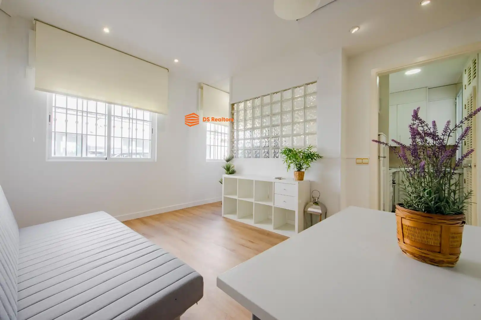 Flat with lift for sale in Calle de Jaime Tercero