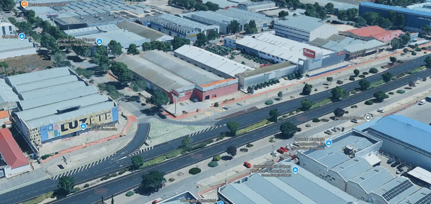 Außenansicht von Fabrikhallen zur Miete in Albacete
