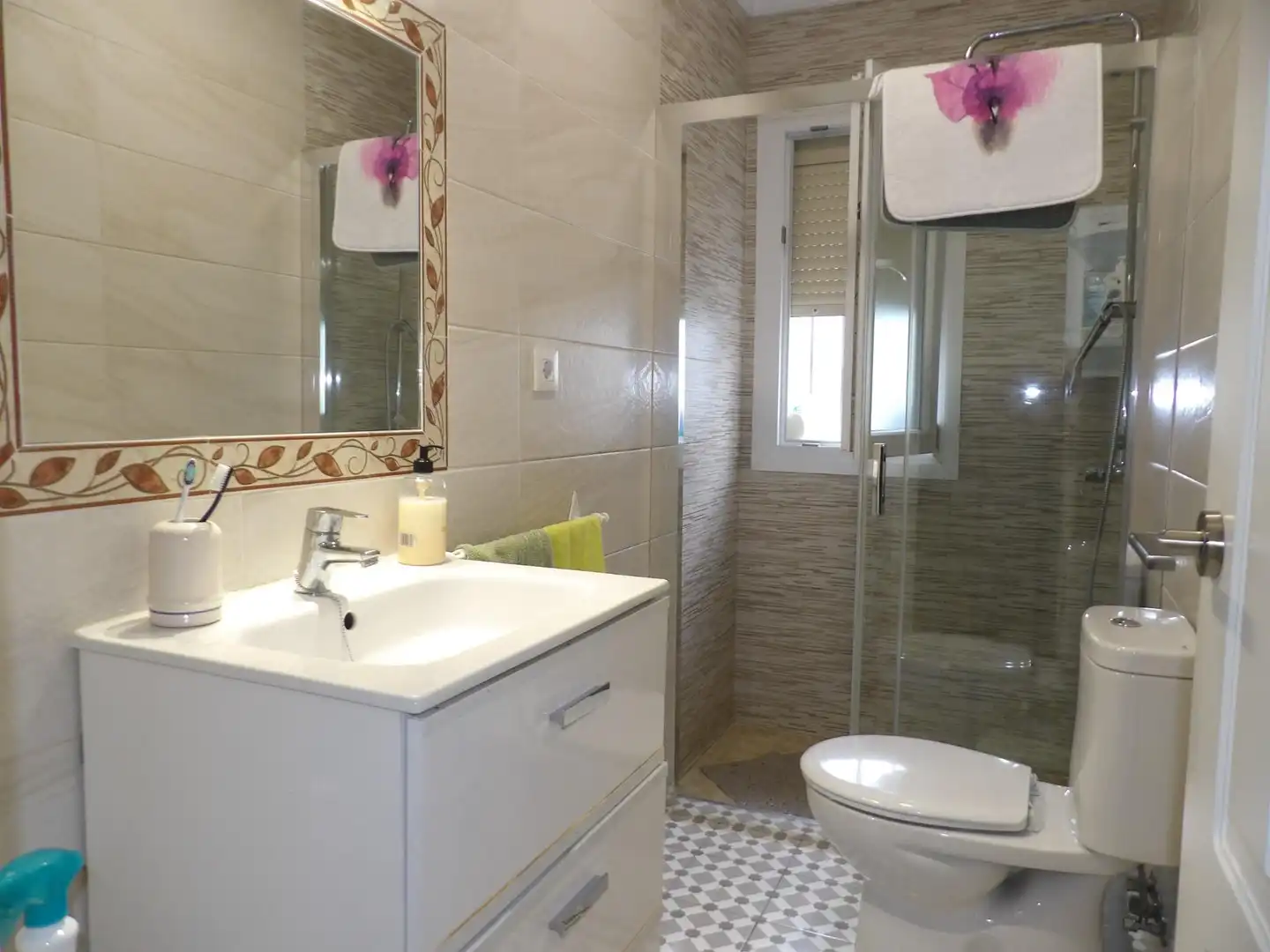 Bathroom of Houses for sale in Algeciras  with Air Conditioner, Private garden and Storage room
