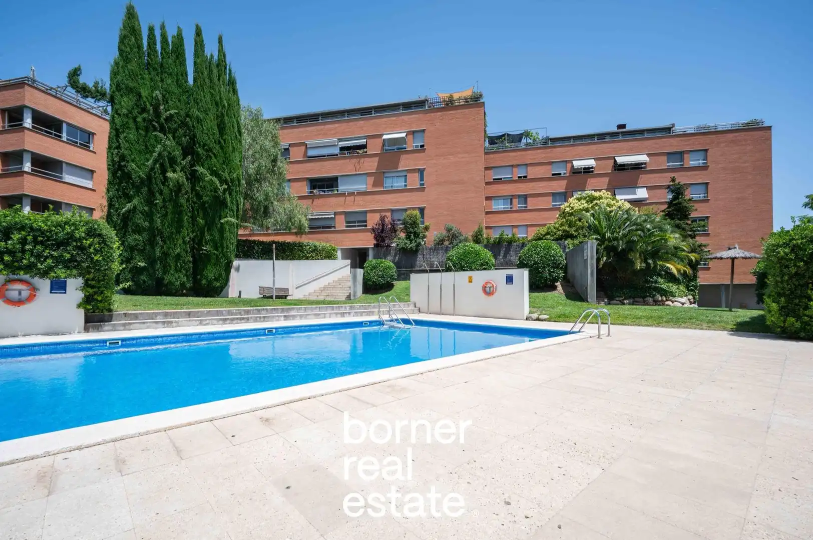Vista exterior de Piso en venta en Sant Cugat del Vallès con Aire acondicionado, Calefacción y Jardín privado