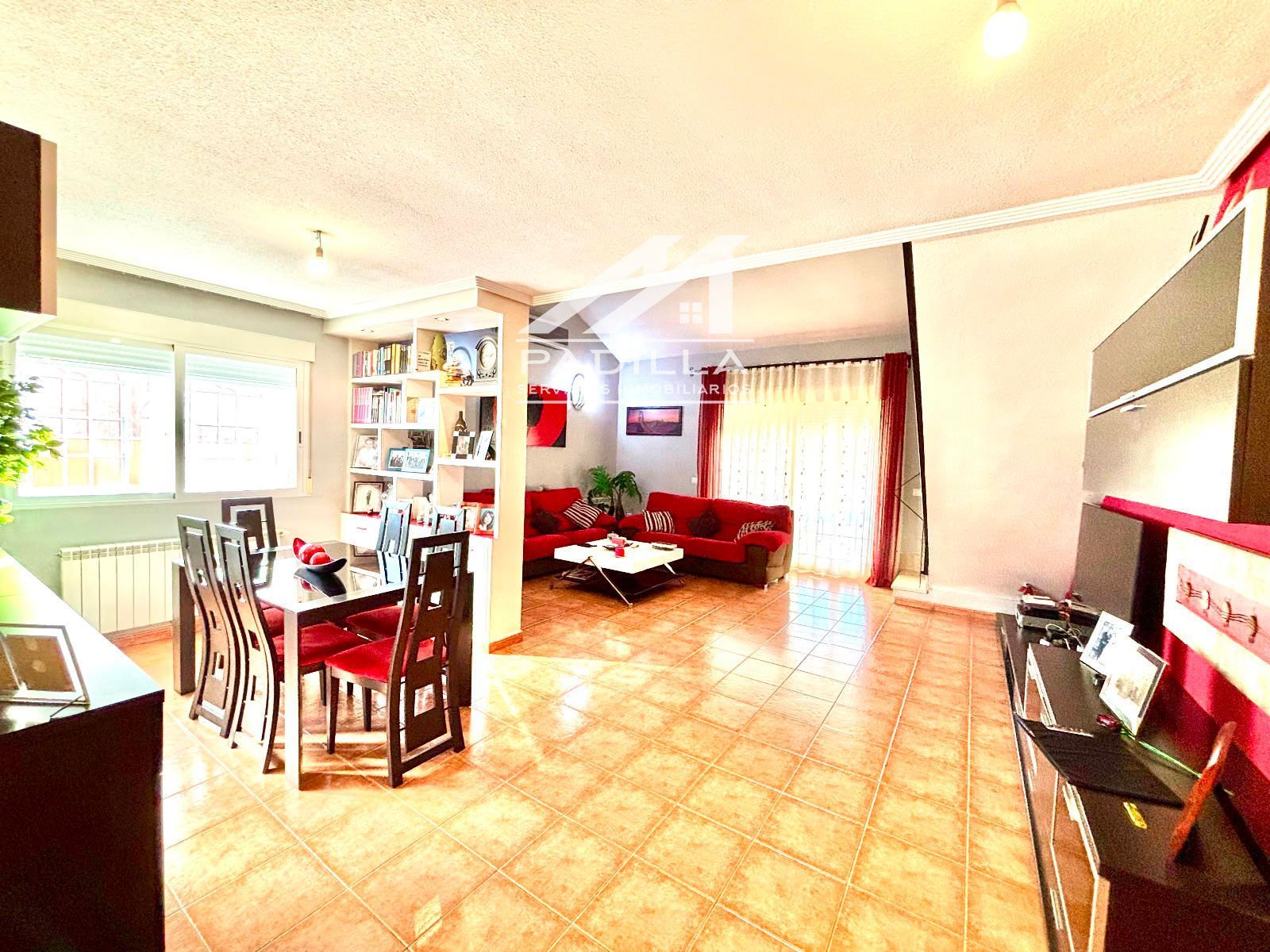 Vista exterior de Casa adosada en venda en Las Ventas de Retamosa amb Aire condicionat, Calefacció i Traster