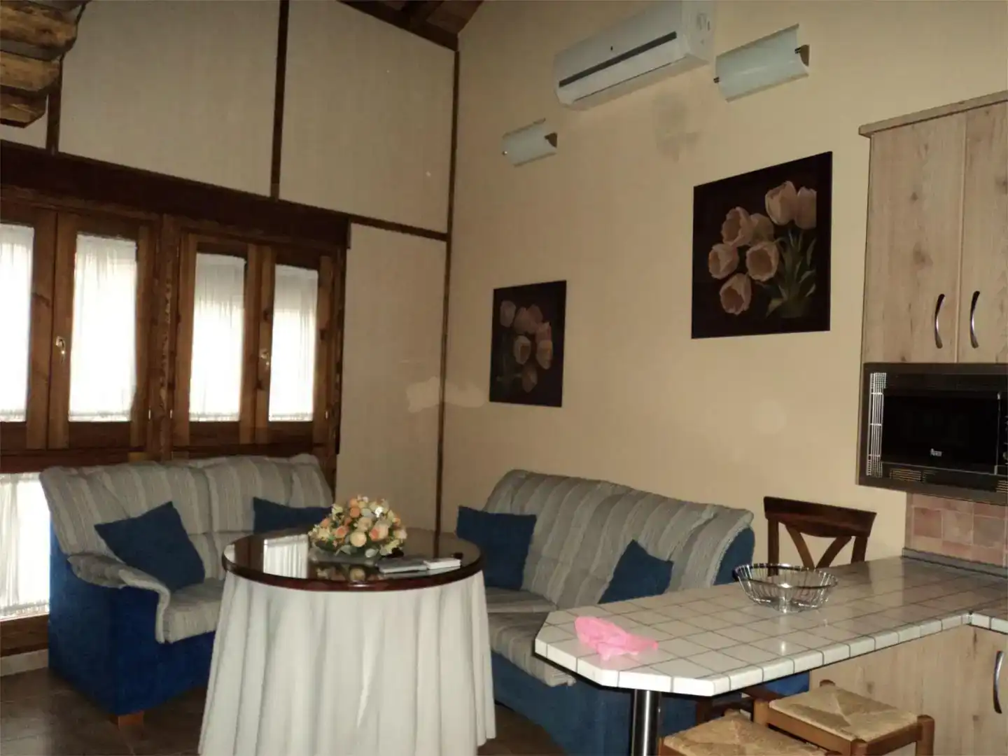 Sala d'estar de Pis de lloguer en Villanueva del Arzobispo amb Aire condicionat i Moblat
