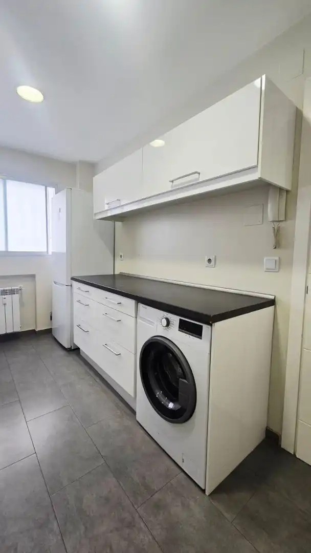 Flat with terrace to rent in del General Pardiñas, imagen 10