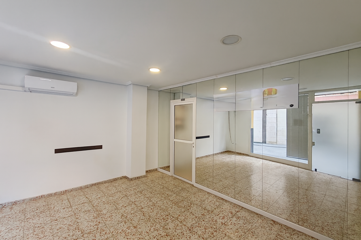 Local de lloguer a Zona Nord