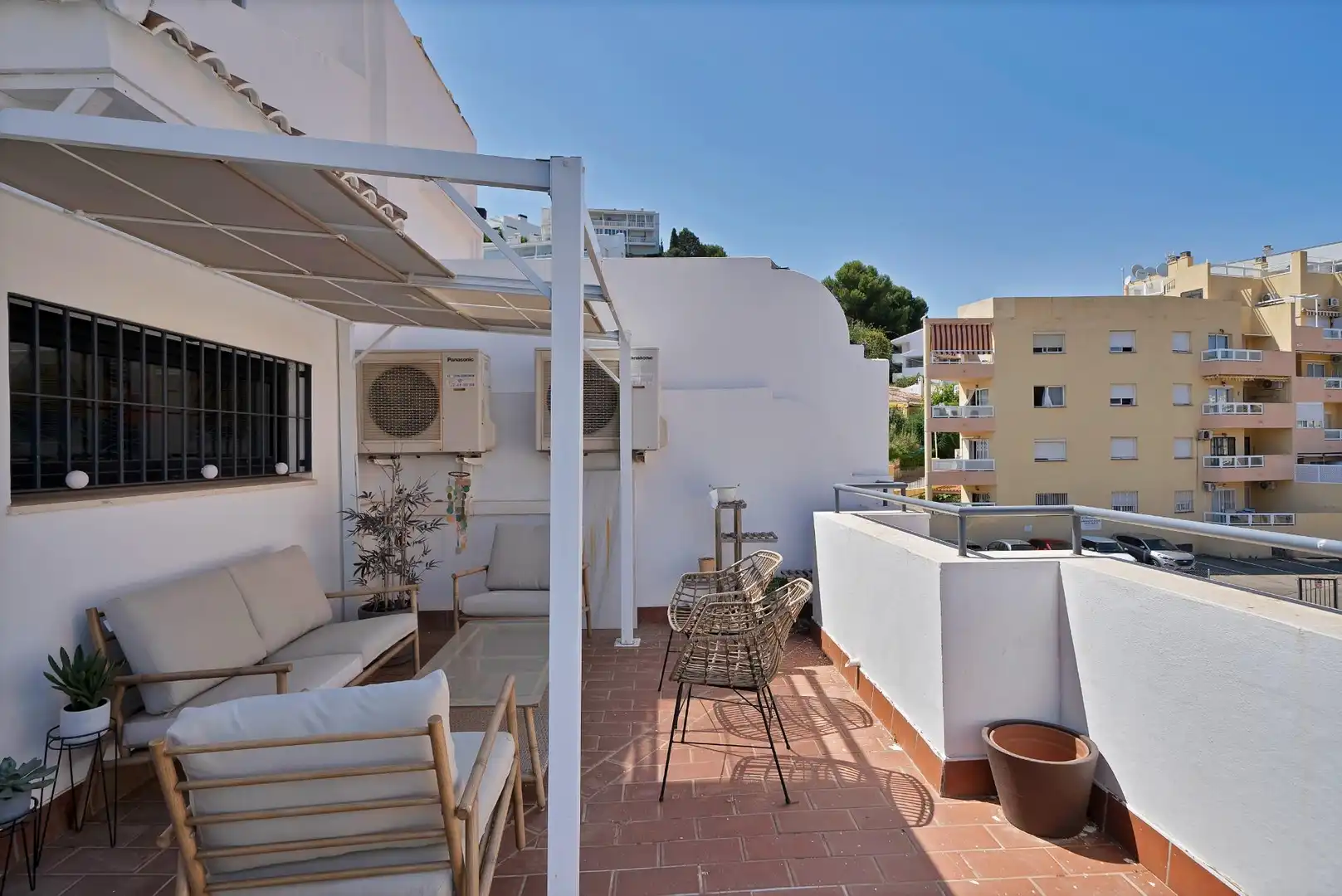 Terrassa de Casa adosada en venda en Fuengirola amb Aire condicionat, Calefacció i Jardí privat
