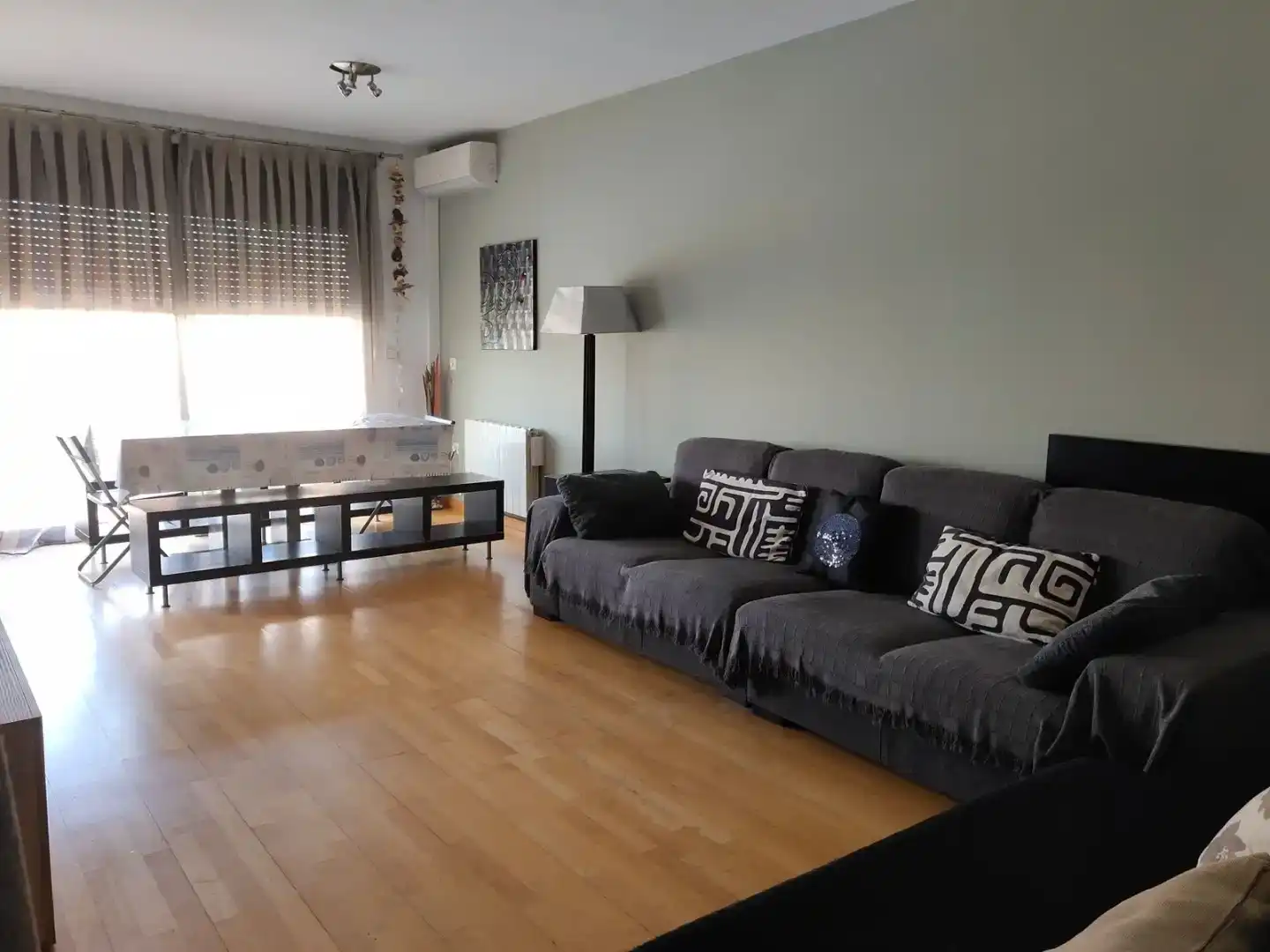 Wohnzimmer von Wohnung zur Miete in Palamós mit Klimaanlage, Parkett und Möbliert