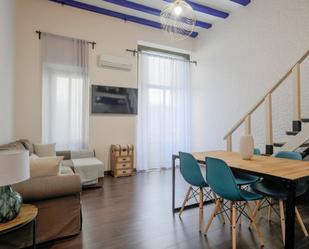 Sala d'estar de Dúplex de lloguer en  Barcelona Capital amb Aire condicionat, Terrassa i Balcó