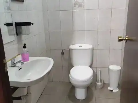 Badezimmer von Geschaftsraum zur Miete in Pedro Muñoz mit Klimaanlage und Möbliert