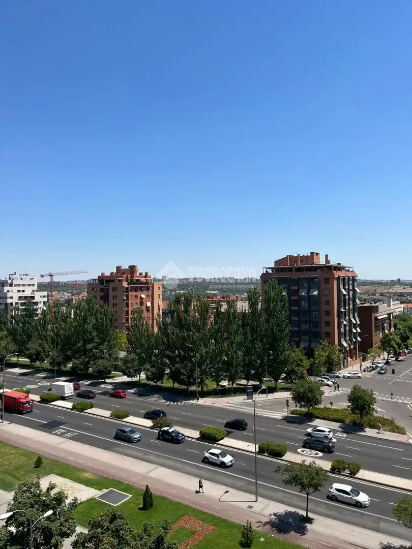 Vista exterior de Piso en venta en Madrid con Calefacción y Terraza