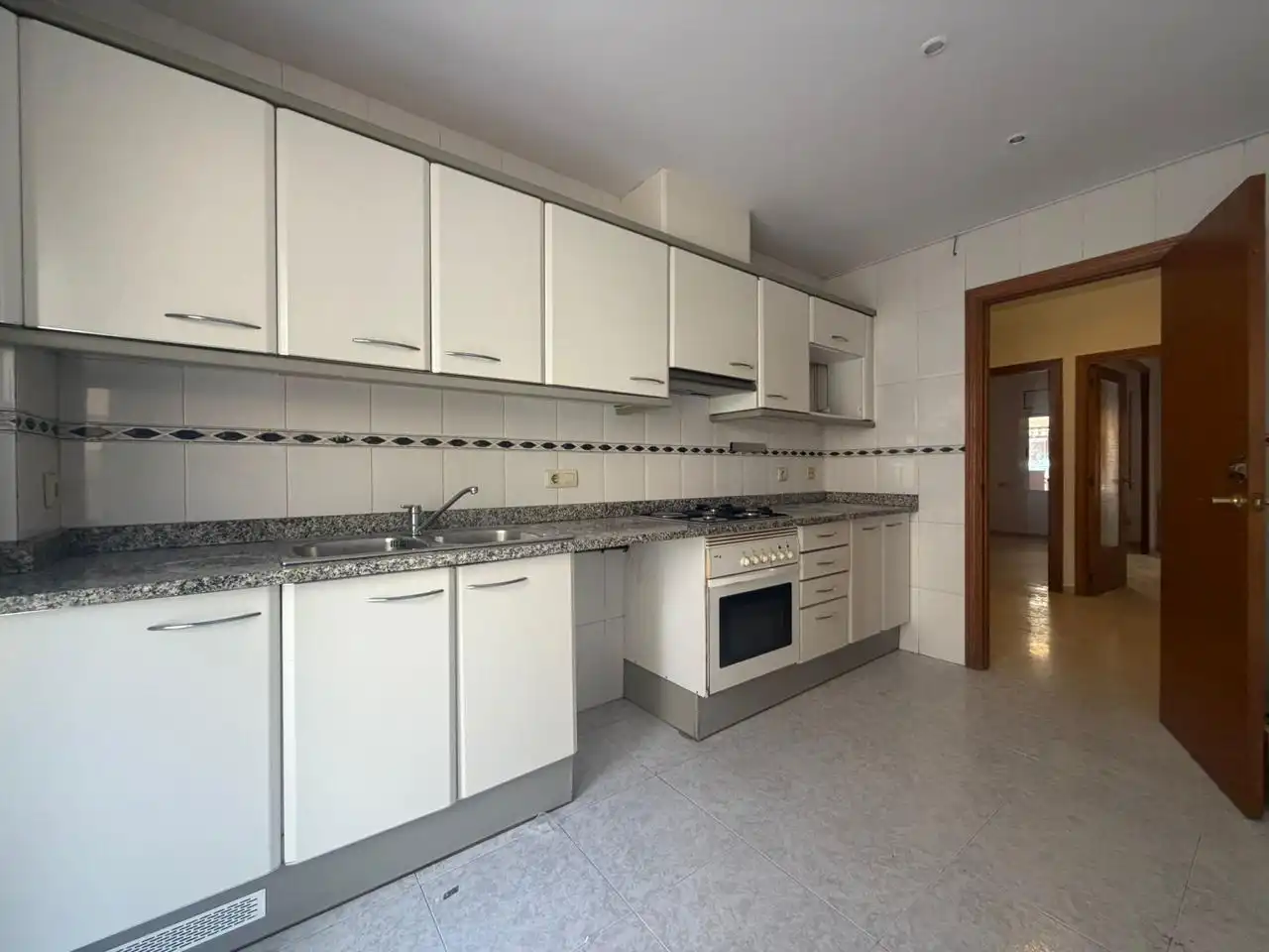Cuina de Pis en venda en Gavà amb Calefacció, Terrassa i Balcó
