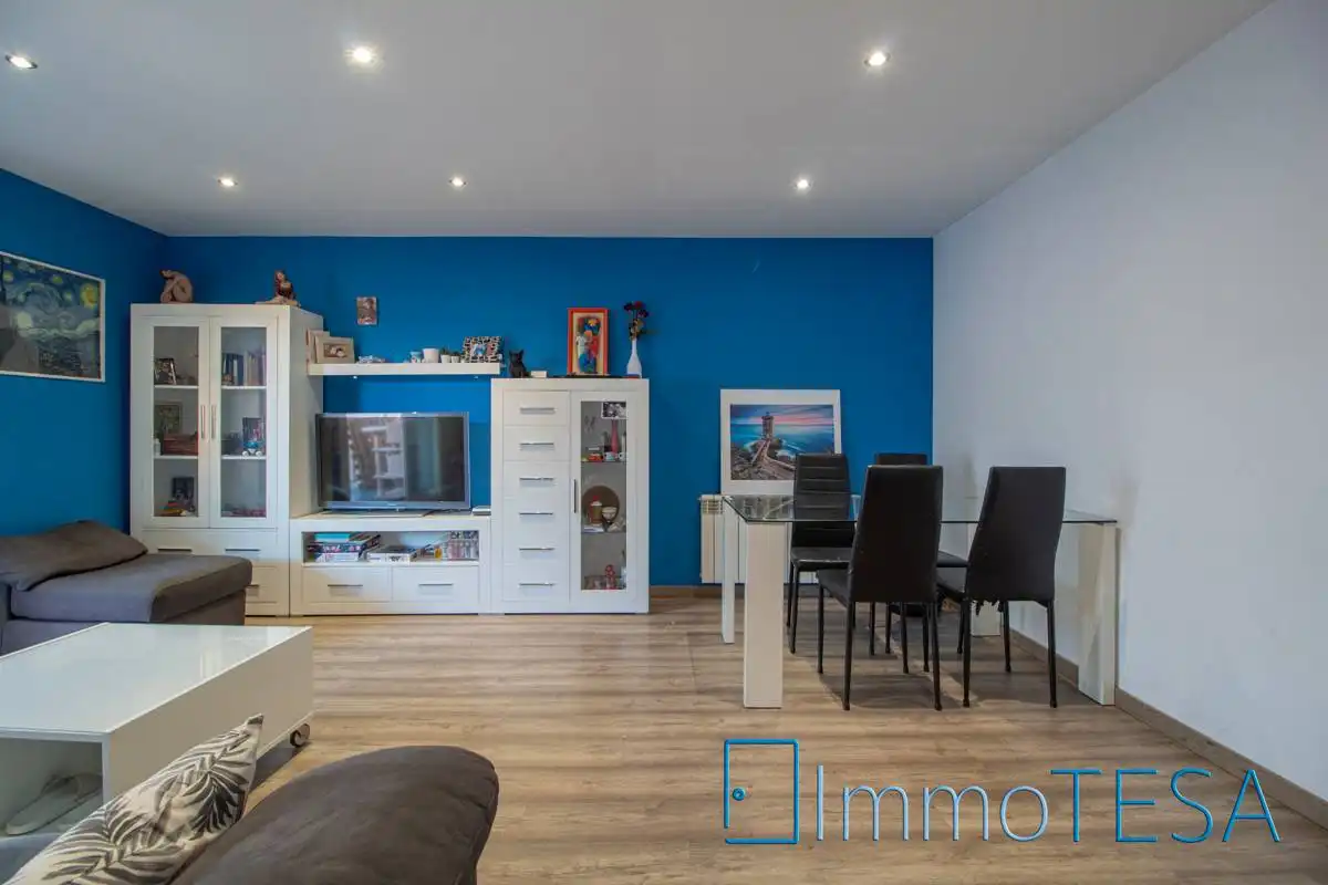 Living room of Flat for sale in Barberà del Vallès  with Heating, Parquet flooring and Terrace