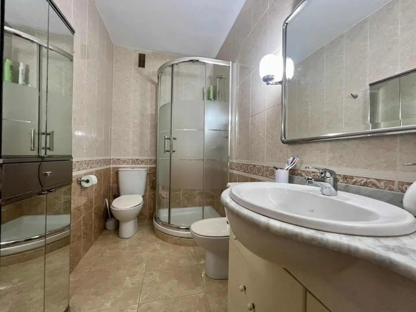 Badezimmer von Wohnung zur untervermieten in Córdoba mit Klimaanlage, Heizung und Terrasse