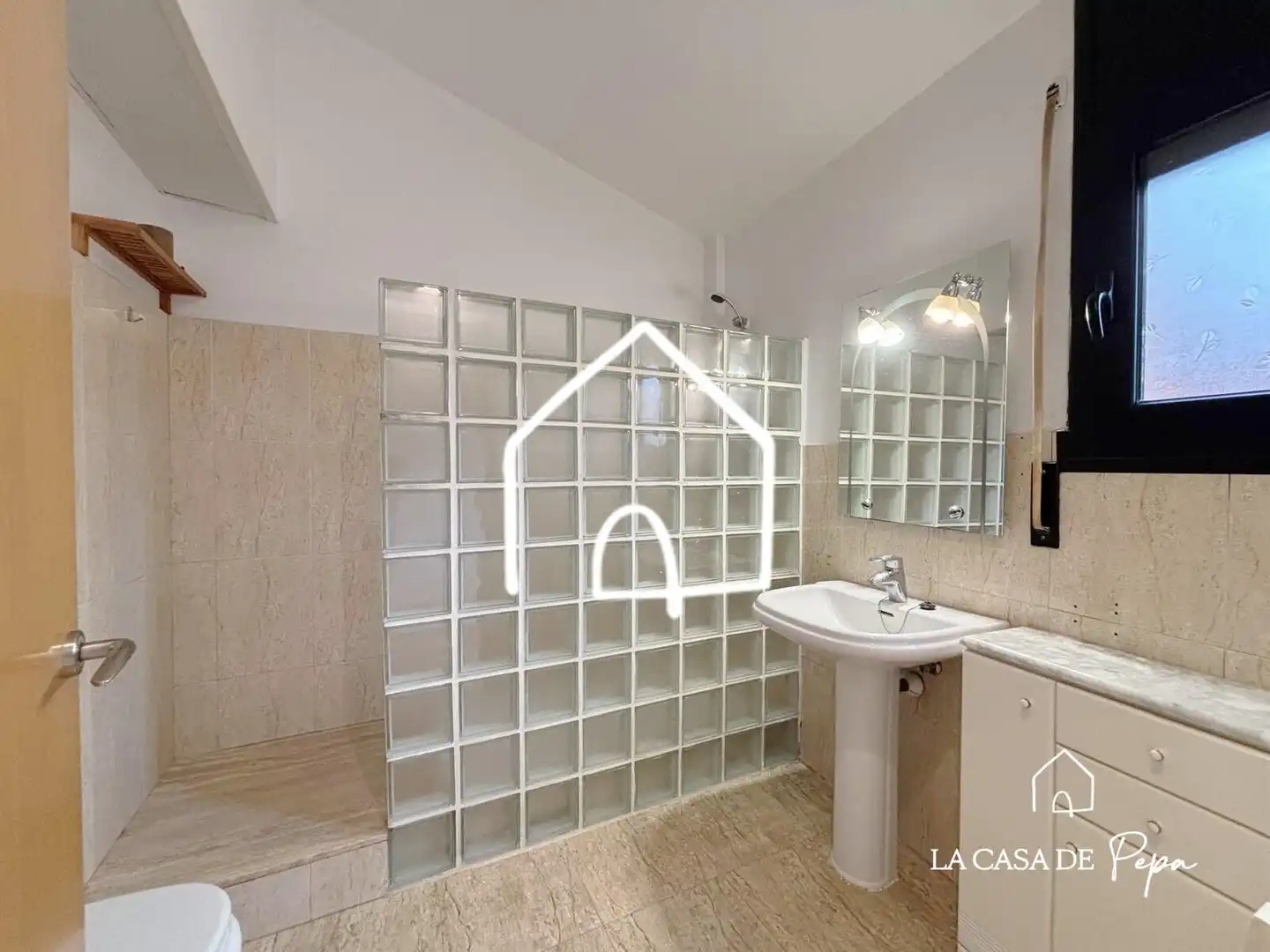 Baño de Ático en venta en Begues con Calefacción, Parquet y Balcón