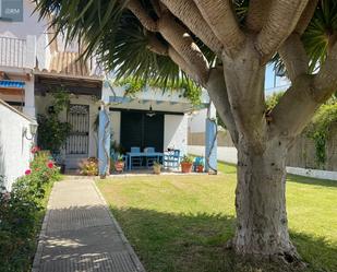 Vista exterior de Casa o xalet de lloguer en Sanlúcar de Barrameda amb Terrassa, Piscina i Balcó