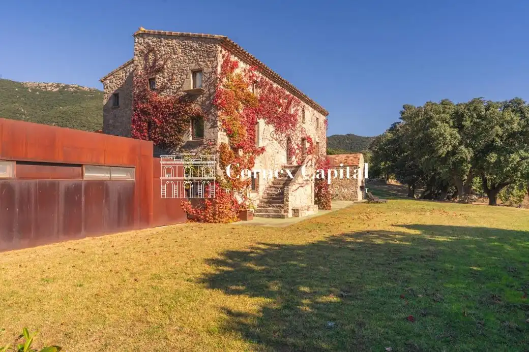 Vista exterior de Finca rústica en venta en Maçanet de Cabrenys con Calefacción, Jardín privado y Terraza
