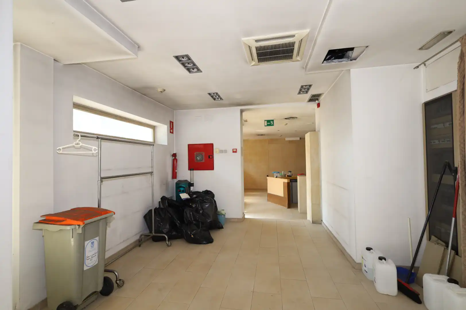 Geschaftsraum zur Miete in Madrid mit Klimaanlage, Heizung und Möbliert