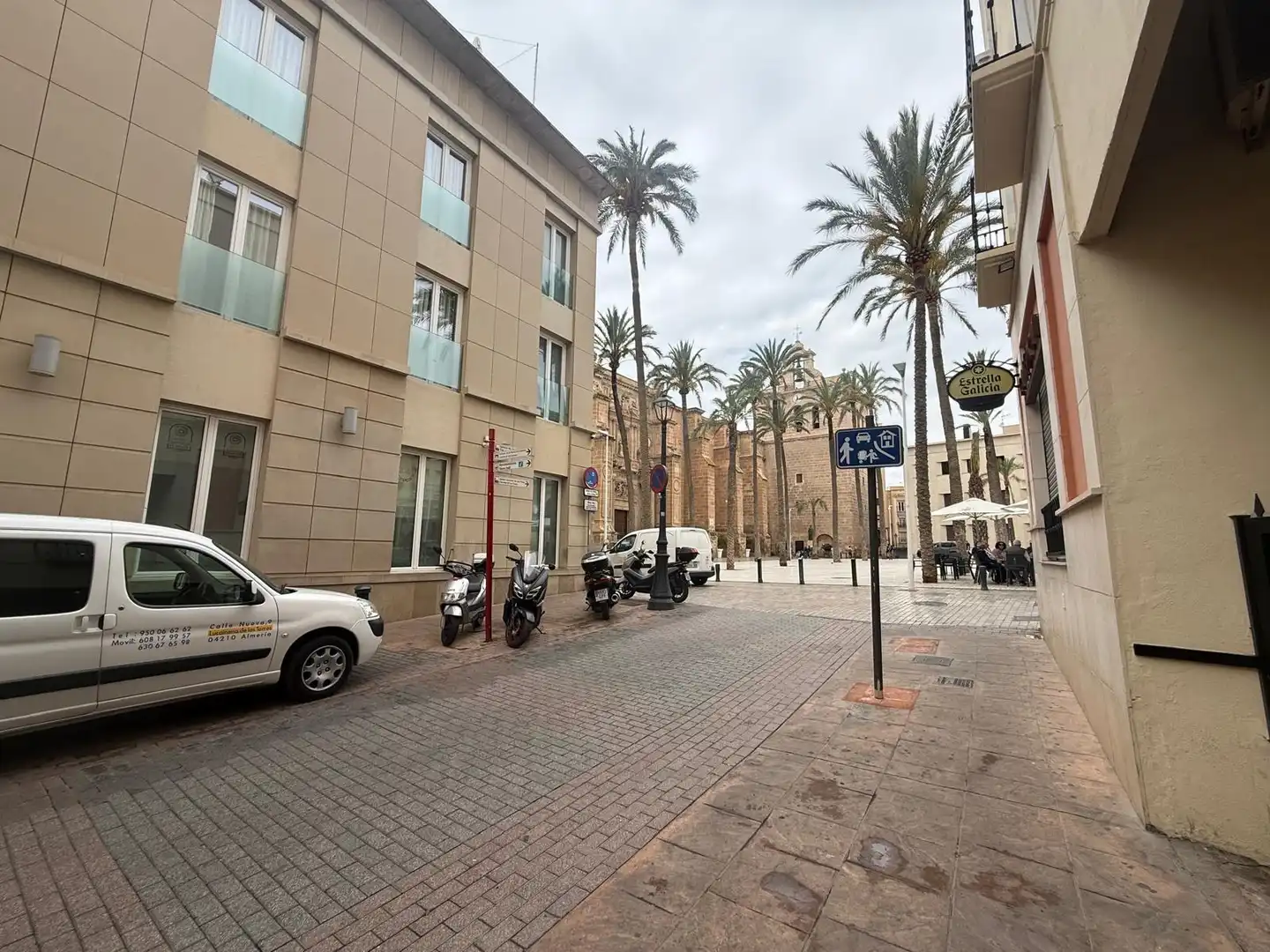 Vista exterior de Piso en venta en Almería con Aire acondicionado, Amueblado y Balcón