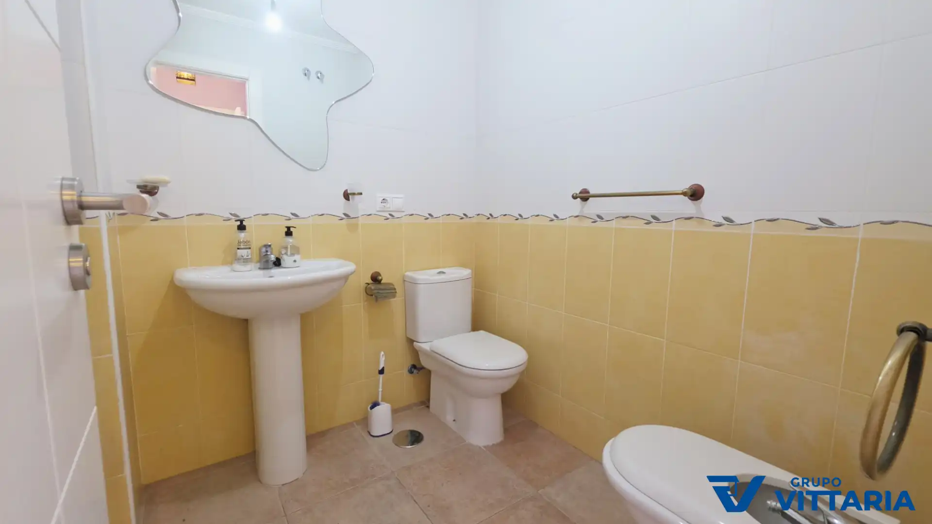 Baño de Piso en venta en Roquetas de Mar con Aire acondicionado, Terraza y Amueblado