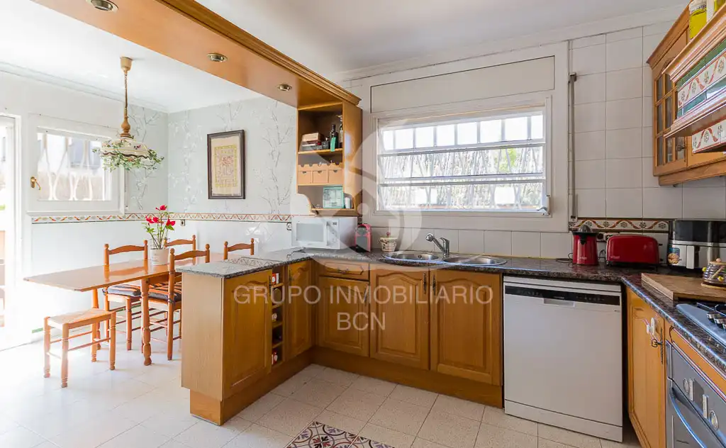 Kitchen of Houses for sale in Montcada i Reixac  with Air Conditioner, Heating and Terrace