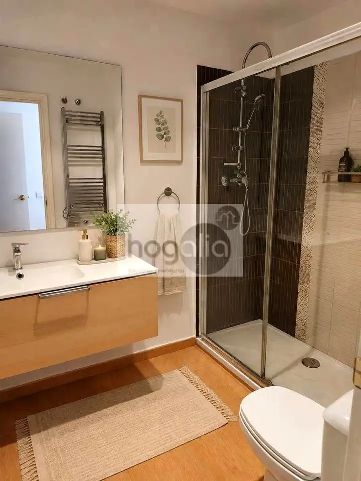 Badezimmer von Wohnung zur Miete in Sevilla mit Klimaanlage, Terrasse und Möbliert