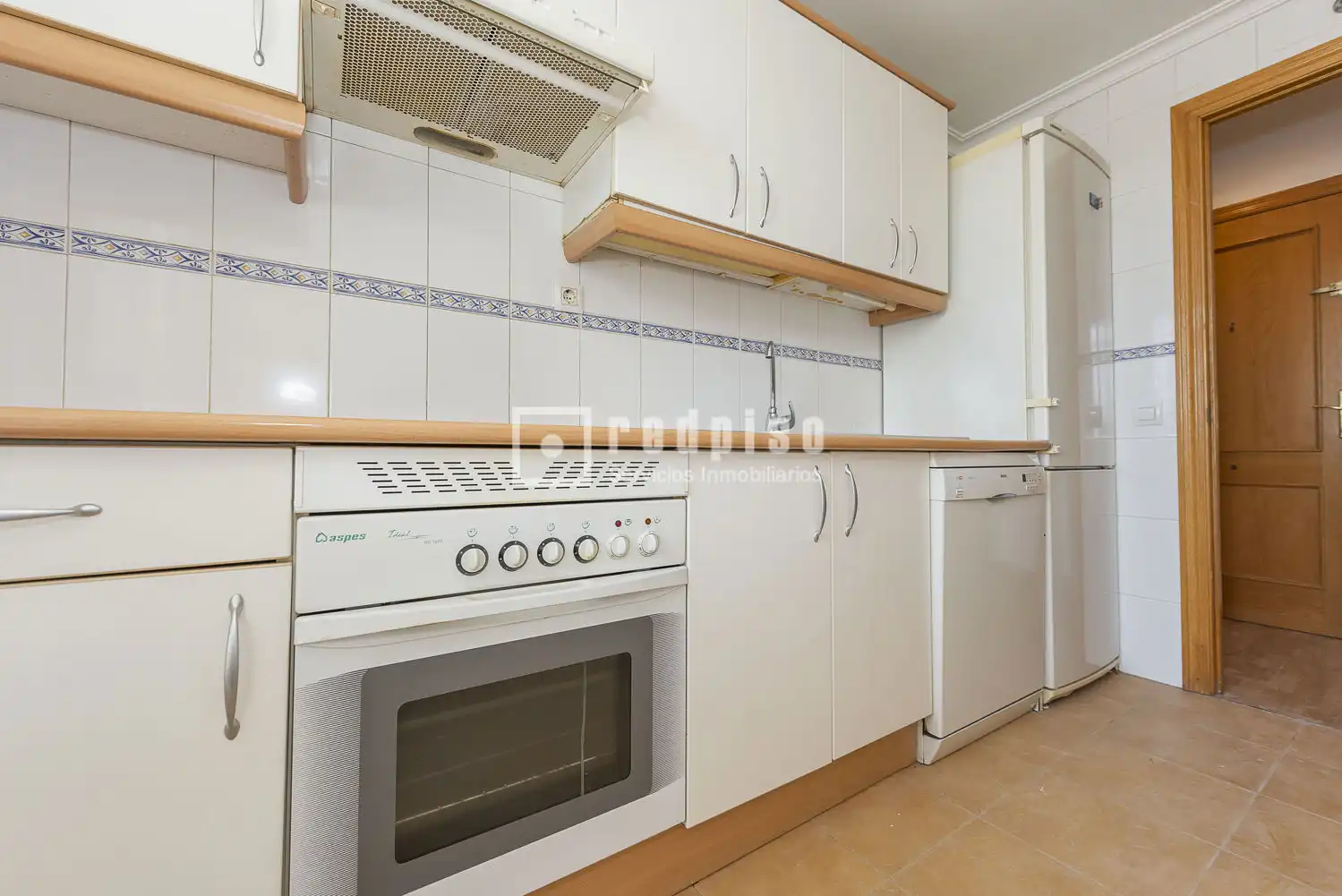 Küche von Wohnung zum Verkauf in Pinto mit Klimaanlage, Heizung und Privatgarten