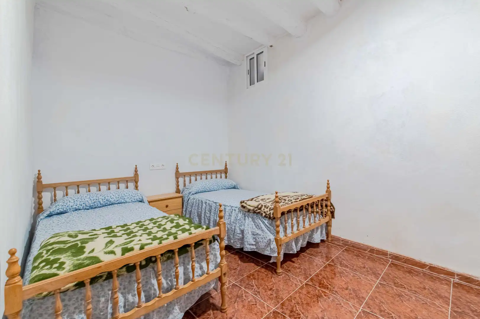 Dormitori de Casa o xalet en venda en Carataunas amb Forn, Rentadora i TV