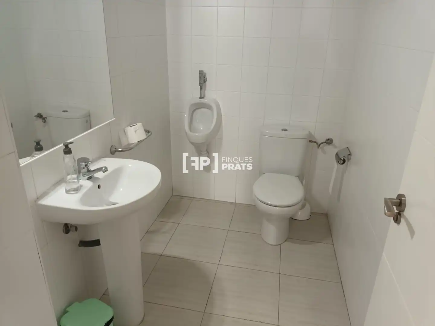 Bany de Oficina en venda en Lleida amb Aire condicionat, Calefacció i Terrassa
