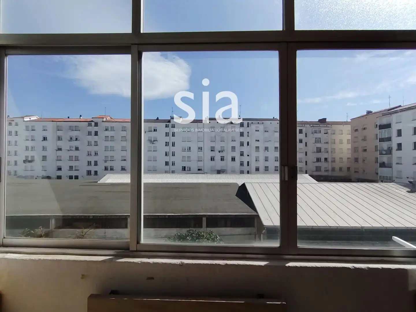 Vista exterior de Pis en venda en Vitoria - Gasteiz amb Calefacció, Terrassa i Traster