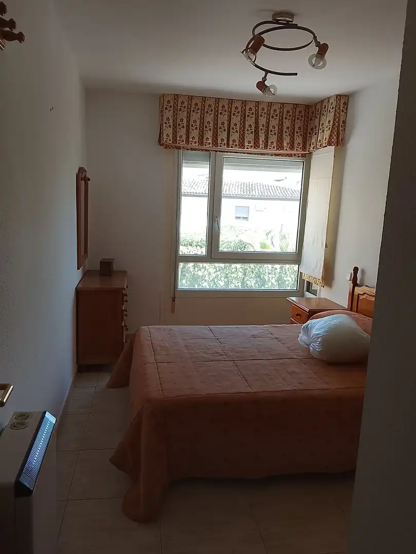 Schlafzimmer von Wohnung zum Verkauf in Madrigal de la Vera mit Klimaanlage, Heizung und Möbliert