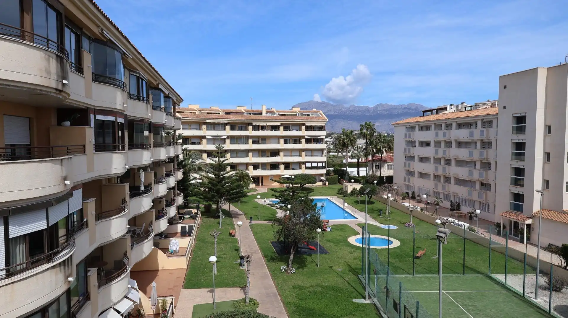 Vista exterior de Apartament en venda en L'Alfàs del Pi amb Aire condicionat, Moblat i Piscina comunitària