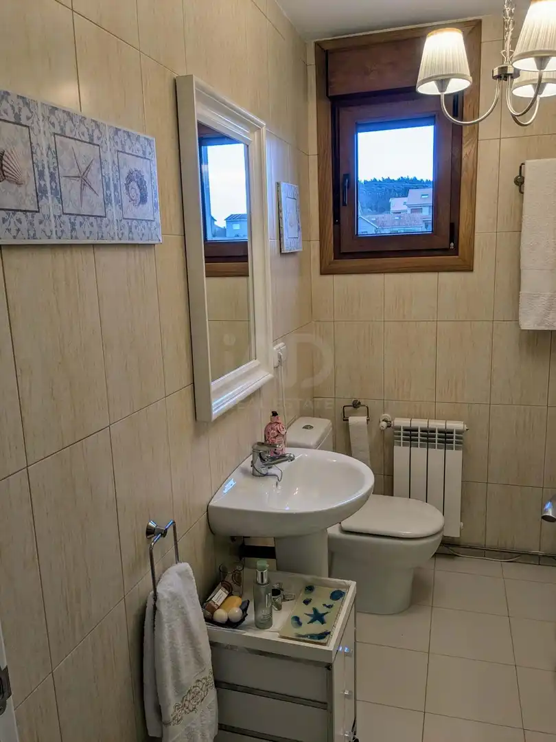 Bany de Casa o xalet en venda en Sanxenxo amb Calefacció, Terrassa i Piscina