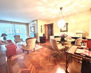 Living room of Flat for sale in  Madrid Capital  with Air Conditioner, Heating and Private garden