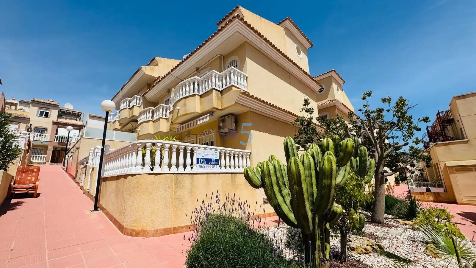 Maison mitoyenne avec terrasse à vendre à Orihuela Costa
