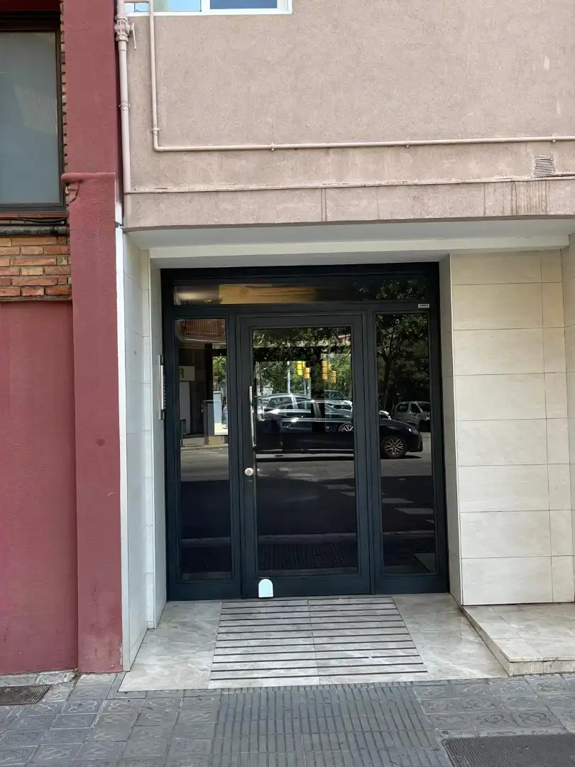 Pis en venda en Barcelona amb Forn i Balcó