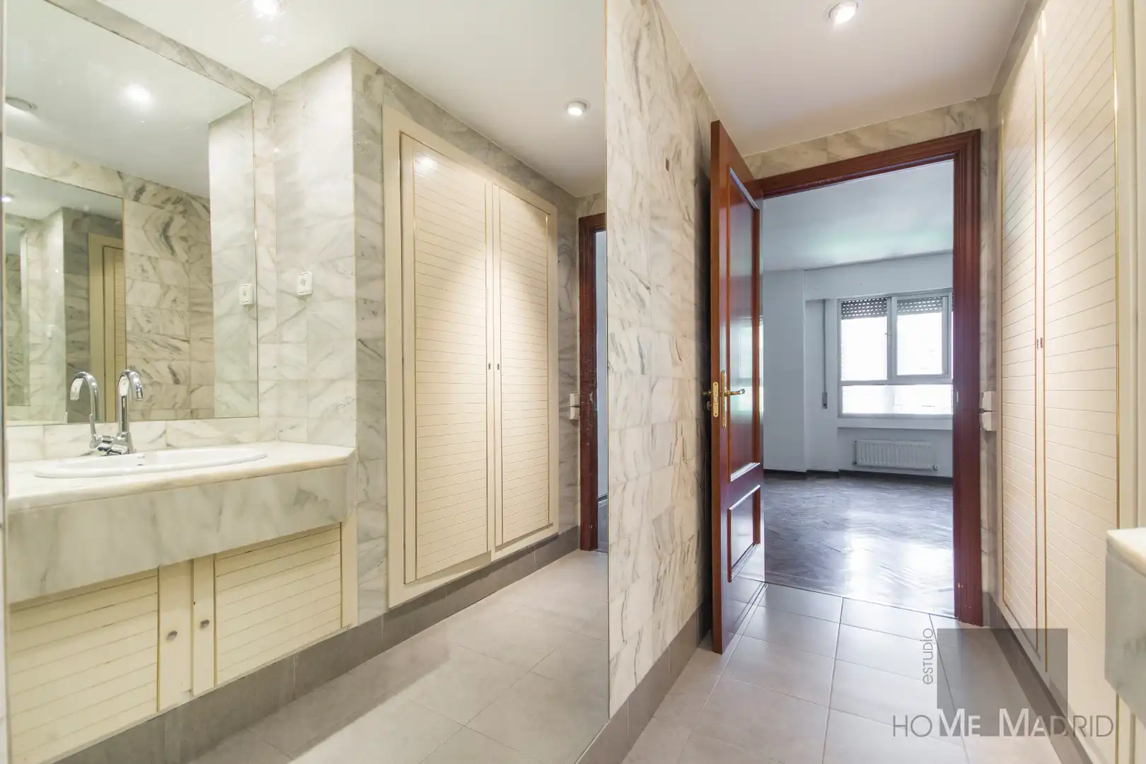 Bathroom of Flat for sale in Madrid  with Air Conditioner, Heating and Parquet flooring