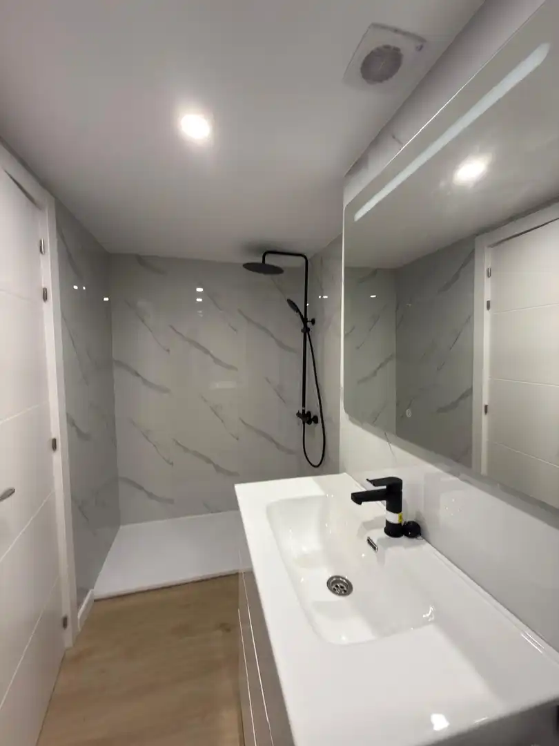 Bany de Apartament en venda en A Coruña Capital  amb Traster