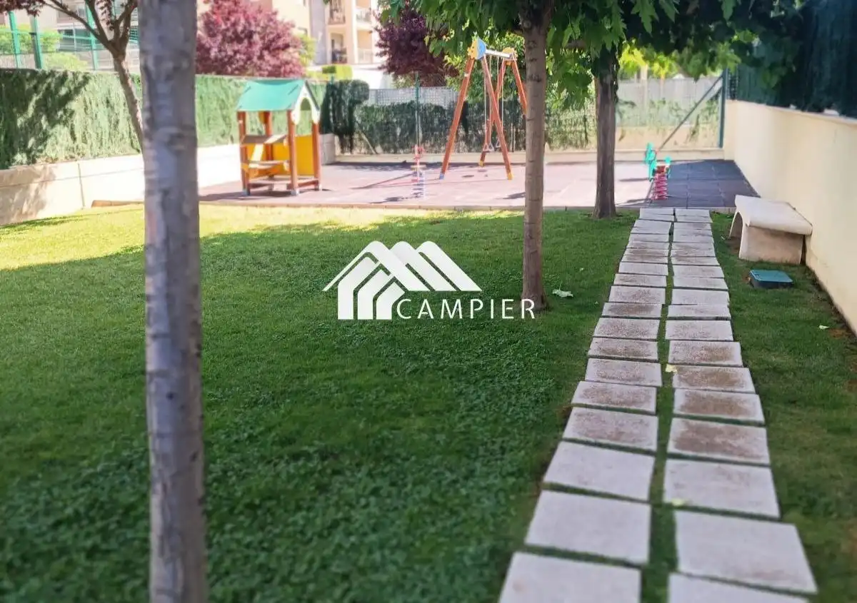 Jardín de Piso en venta en Albacete con Calefacción, Terraza y Trastero